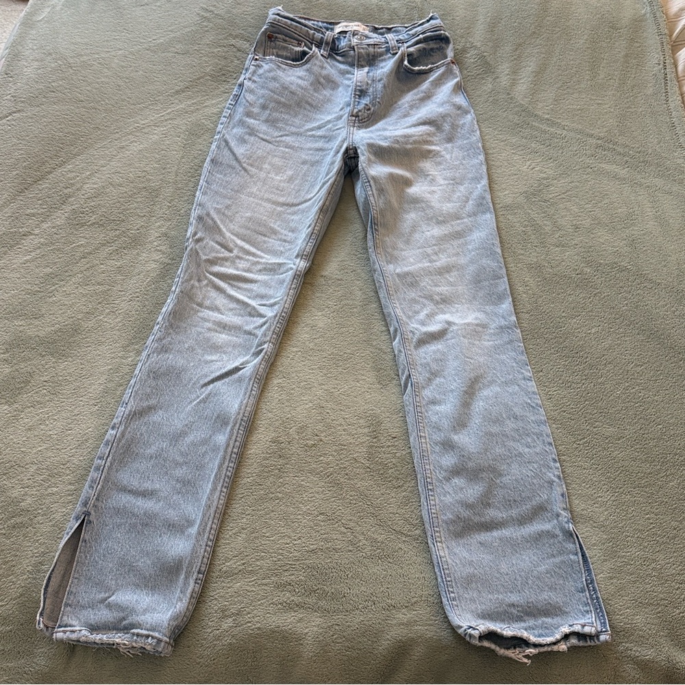 Abercrombie & Fitch Ultra High Rise 90s Straight Jean. Size 24R.
